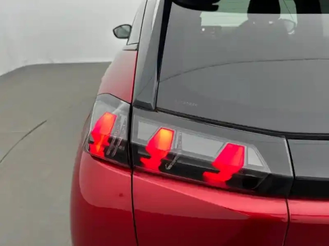 Peugeot 2008 puretech 130 s&amp;s eat8 — photo 38