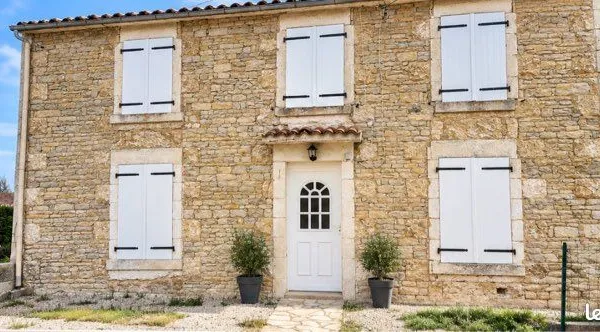 Location Saint-Hilaire-La-Palud