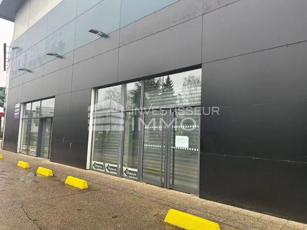 Local commercial 902 m²