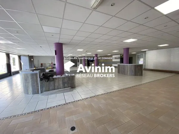 Local commercial 554 m²