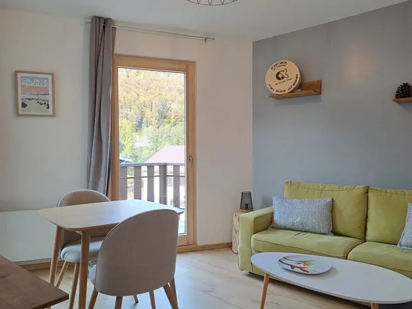 MIJOUX - T2 MEUBLÉ DE 32,78 M² AVEC BALCON ET CAVE
