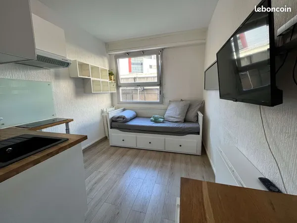 Studio 13m2 proche Métro PRADO EDF Inclus