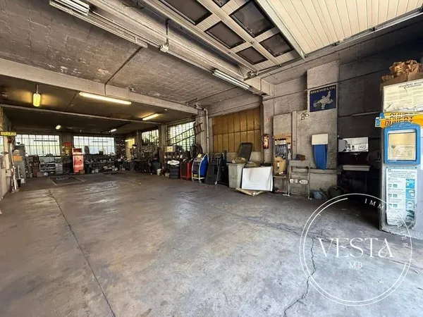 Local d'activité 185 m²