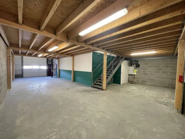 Local d'activité 275 m²