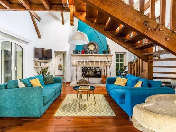 Maison 8 pièces 215 m²