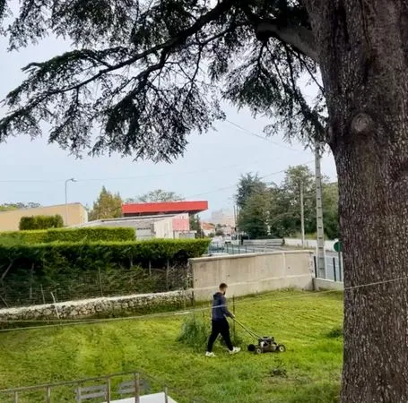 🏡 T3 48 m² RÉNOVÉ - GRAND JARDIN ATTENANT - PARKING - LE CENDRE