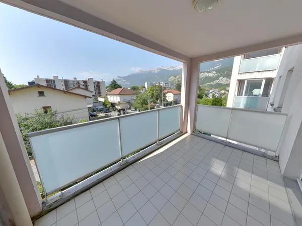 ECHIROLLES BEAU 3 PIÈCES + CUISINE DE 65.88M2 AVEC TERRASSE