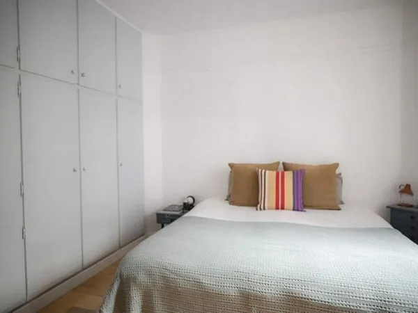 Paris-Buttes-Chaumont : Très bel appartement 68 m2 rénové par architecte, balcon et vue sur le parc
