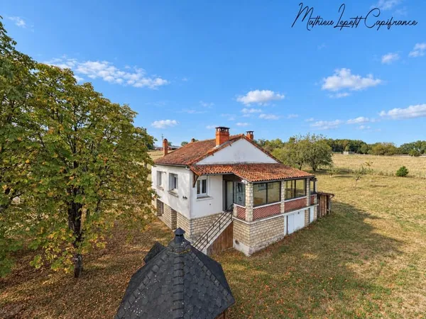 À vendre LIMEYRAT - Maison T4 sur terrain clos et arboré de 3 250 m²/kota finlandais en bois