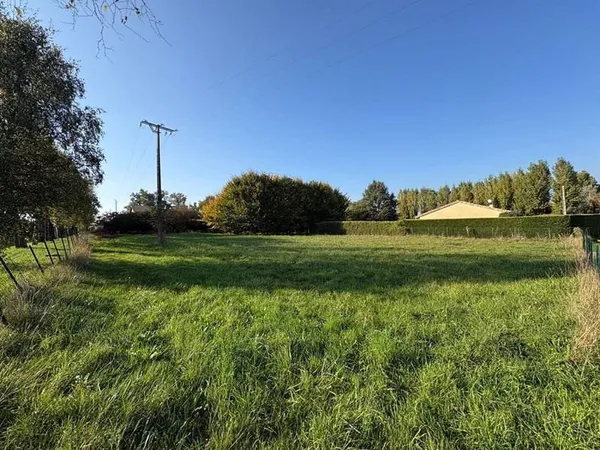 Terrain constructible 1528 m²