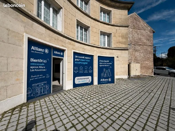 Deux bureaux à louer d'une superficie de 12m2 chacun