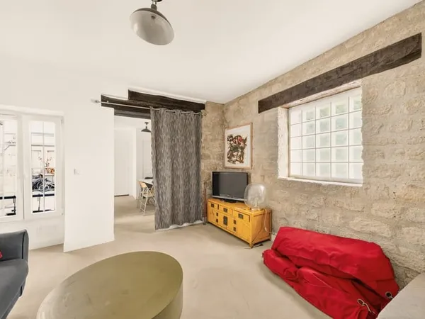 APPARTEMENT CHARME DE L'ANCIEN - 2 PIECES - 45M² CARREZ -51 AU SOL