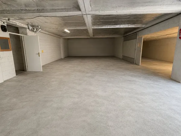 NICE- Avenue des Baumettes:A vendre grand plateau de 14 park