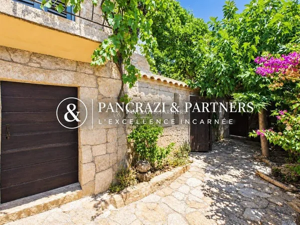 Maison 8 pièces 240 m²
