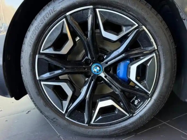 Bmw Ix xdrive50 523ch — photo 10