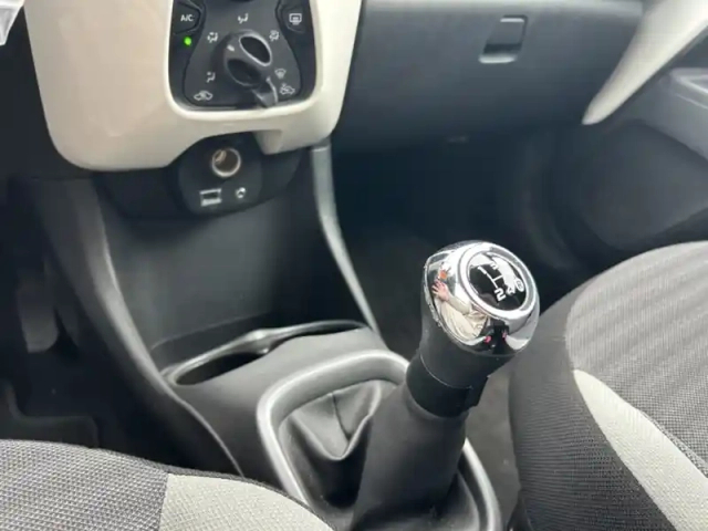 Toyota Aygo 1.0 vvt-i x-play — photo 14