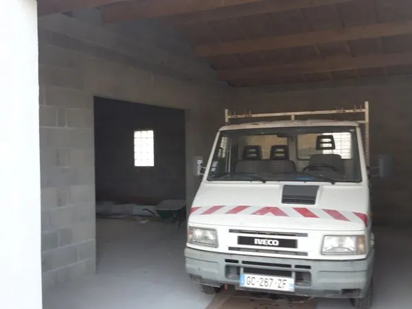 A vendre ensemble de batiments garageset depots