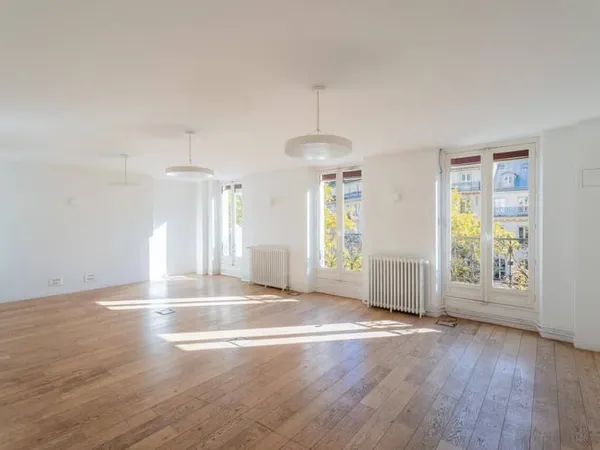 Bureaux 484 m²