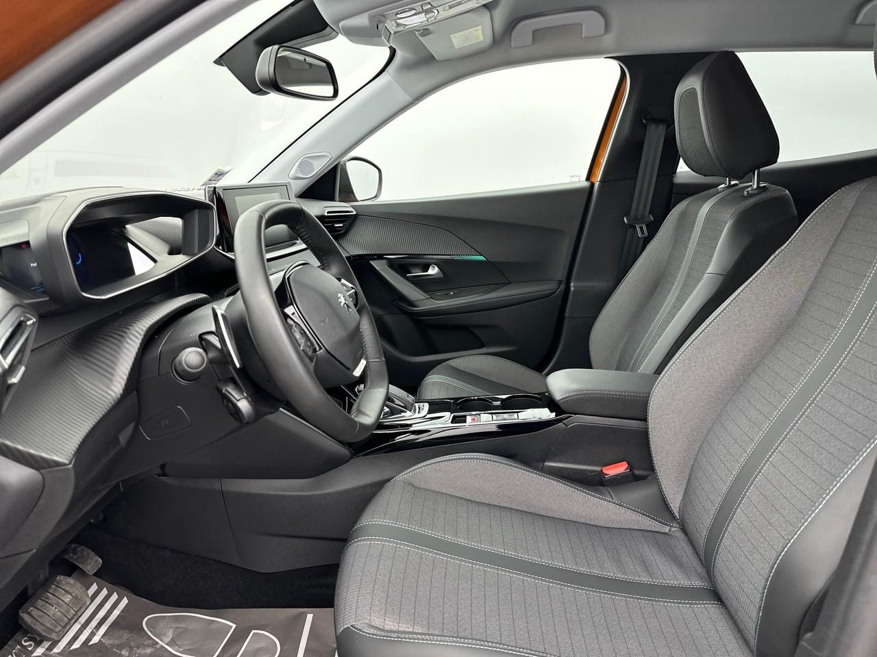 Peugeot 2008 puretech 130 s&s eat8 allure pack — photo 9