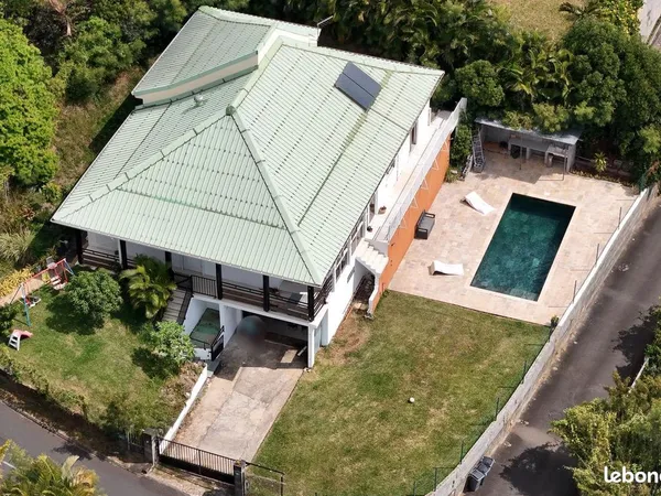 Maison familiale avec piscine et fort potentiel