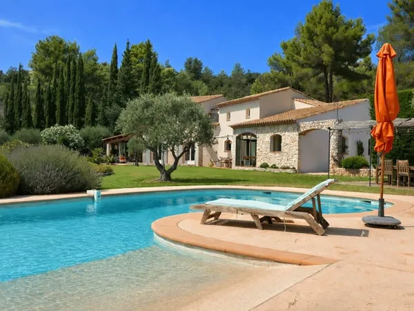 Villa 5 pièces 230 m²