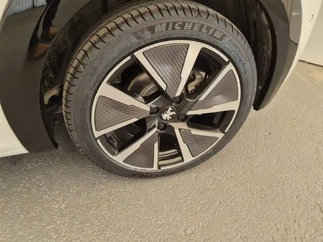 Peugeot 208 electrique 50 kwh 136ch — photo 26