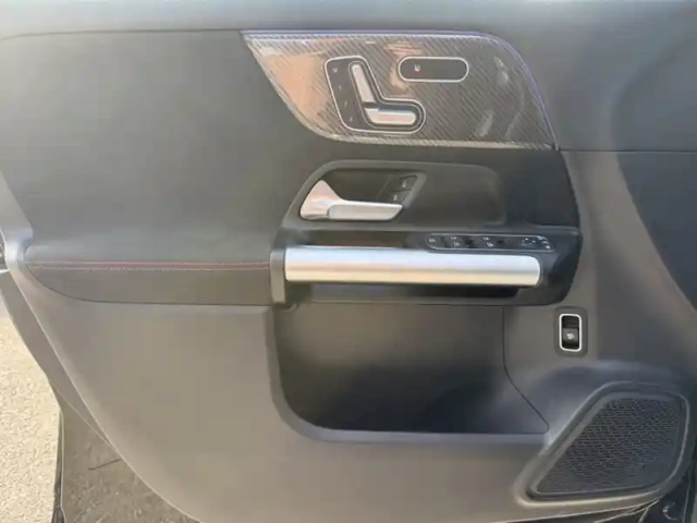 Mercedes Gla 200 d amg line — photo 20