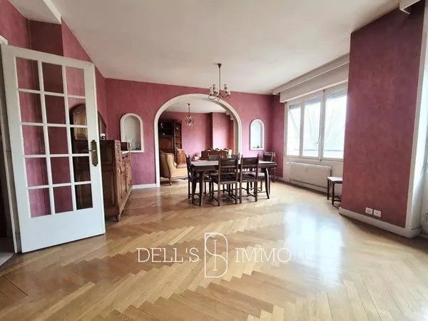 Très bel appartement sur la place du promenoir