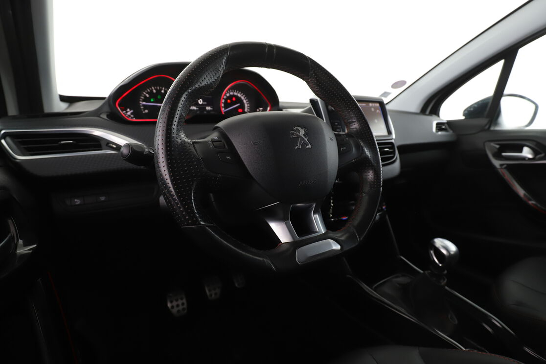 Peugeot 2008 1.2 PureTech GT Line — photo 10