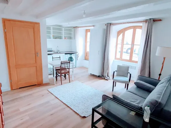 Beau studio 27m², meublé, en centre-ville de Gex