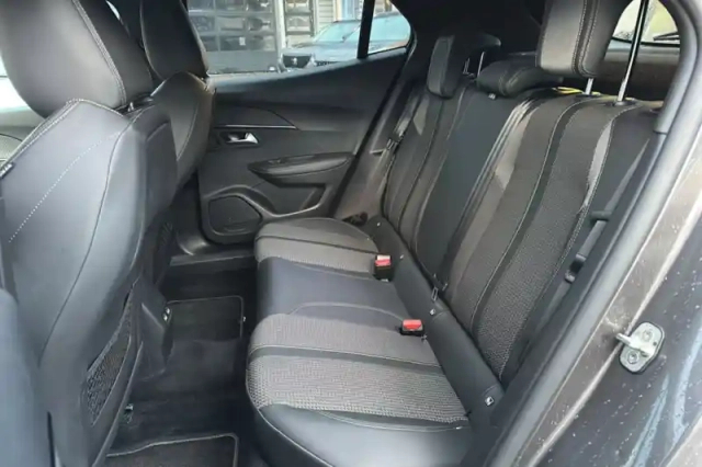 Peugeot 2008 puretech 130 s&amp;s bvm6 — photo 10