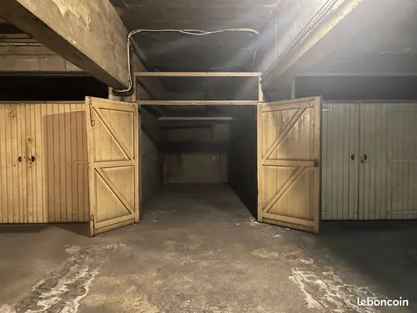 Box garage 14 m2 Bécon-les-Bruyères Courbevoie stockage voiture