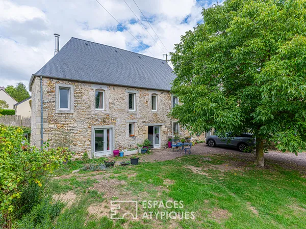 Maison en pierre rénovée avec dépendance