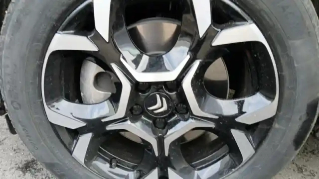 Citroën C5 Aircross hybride rechargeable 225 e-eat8 — photo 13