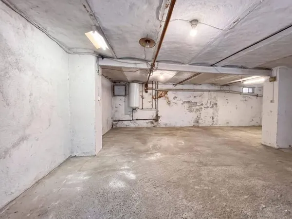 Local 3 pièces 93 m²