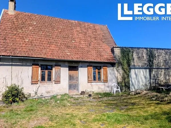 Belle maison en pierre à rénover dans un hameau