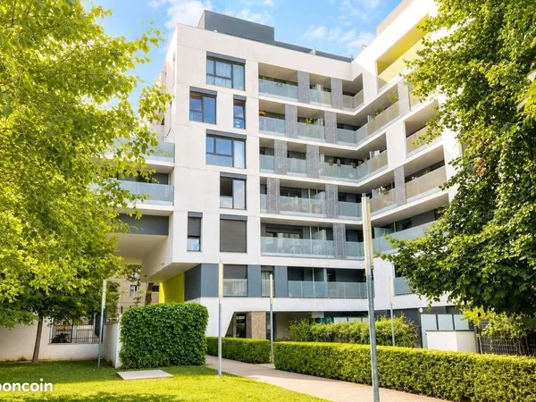 À VENDRE - T3 avec terrasse et parking - Montreuil limite Saint-Mandé