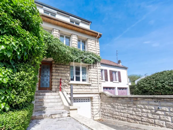 MAISON FAMILIIALE 194 M2 AVEC JARDIN