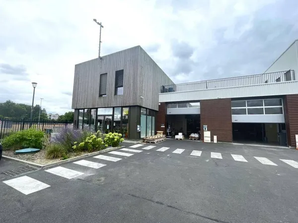 Local d'activité 610 m²