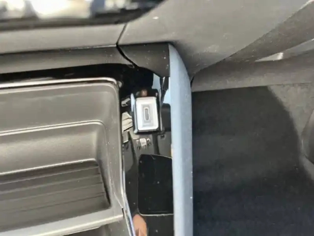 Peugeot 2008 hybrid 110 e-dcs6 — photo 20