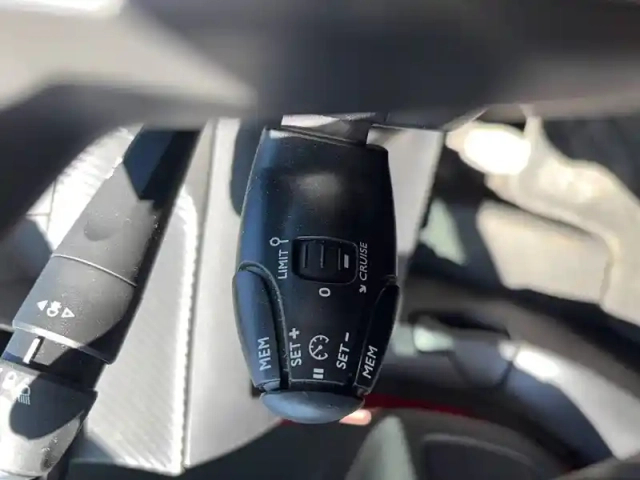 Peugeot 208 puretech 100 s&amp;s bvm6 — photo 8
