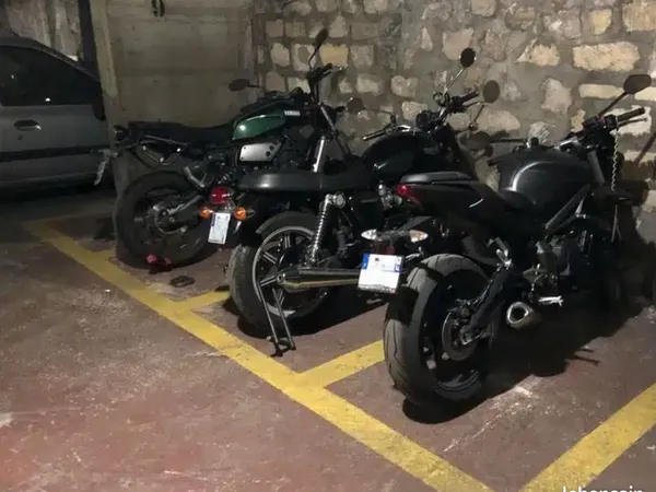 Parking moto sécurisé