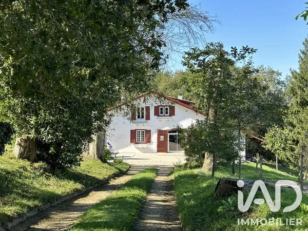 Maison 8 pièces 221 m²