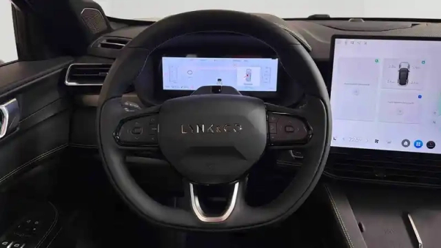 Lynk&Amp;Co 01 1.5 phev 276 ch — photo 13