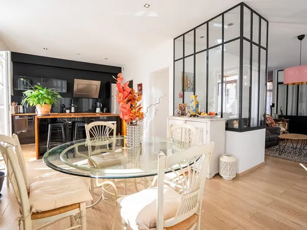 Appartement esprit contemporain avec garage et terrasse
