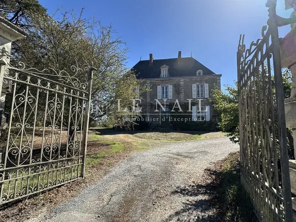 Vends maison de maître - 216 m² - 10 pièces, 6 chambres - Moutiers Sur Le Lay 85320