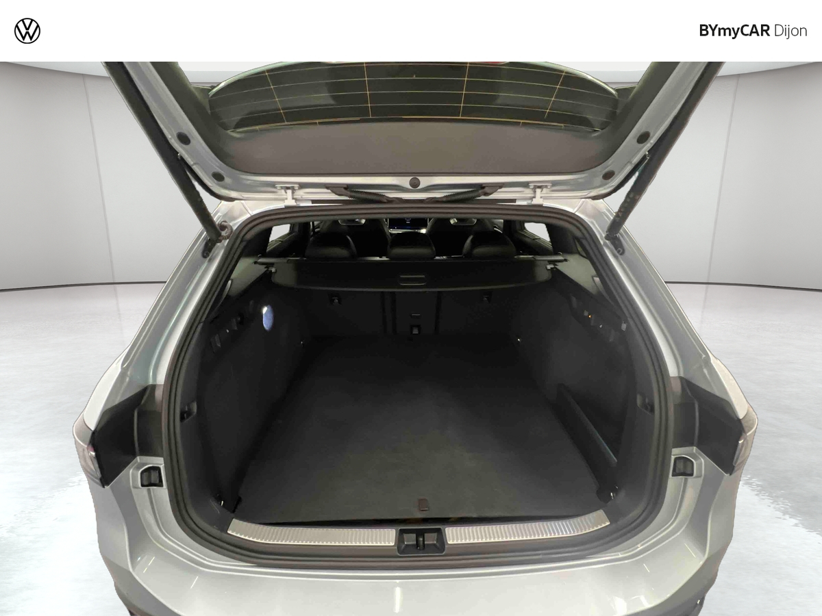 Volkswagen Passat 1.5 eHybrid 272 DSG6 — photo 13