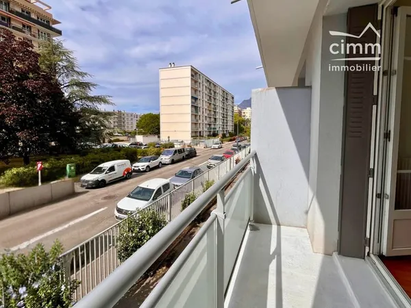 À louer - T3 de 52,39 m² avec balcon et cave - Grenoble