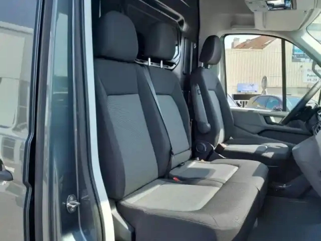 Volkswagen Crafter fg 35 l3h3 2.0 tdi 140ch business traction bva8 — photo 7