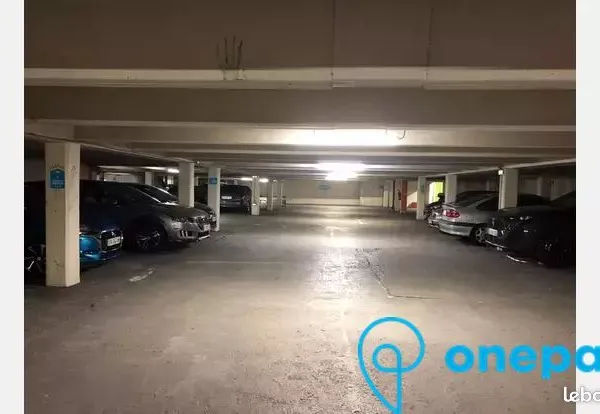 Parking/box 12 m² PARIS 17